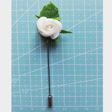 Charger l&#39;image dans la galerie, Boutonniere de fleur blanche rose
