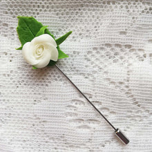 Charger l&#39;image dans la galerie, Boutonniere de fleur blanche rose
