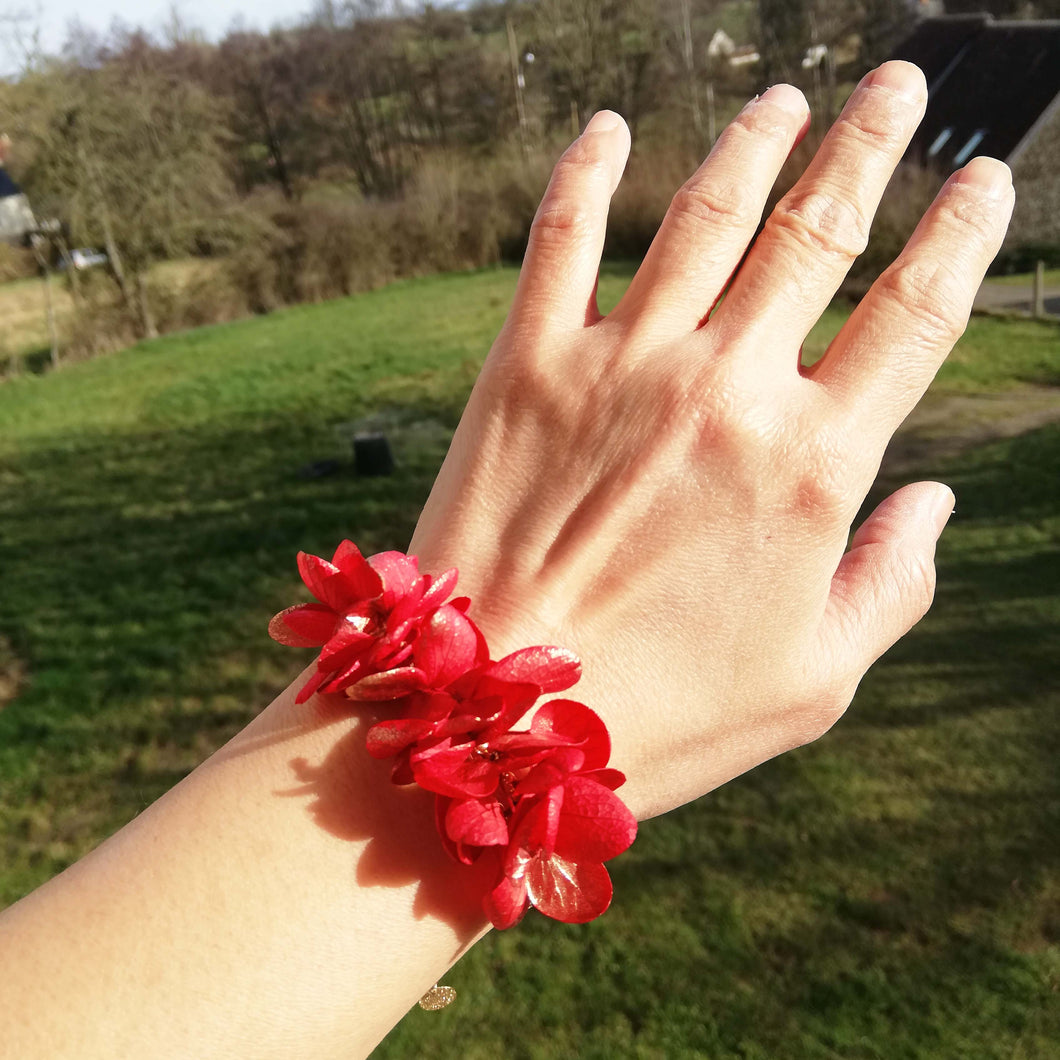 Bracelet en fleurs rouge stabilisées