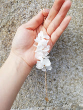 Charger l&#39;image dans la galerie, Bracelet de mariage en fleur stabilisées , bijoux en fleurs séchées
