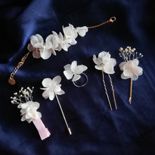 Charger l&#39;image dans la galerie, Bracelet de mariage en fleur stabilisées , bijoux en fleurs séchées
