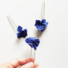 Charger l&#39;image dans la galerie, peigne en fleurs stabilisées et séchées bleus
